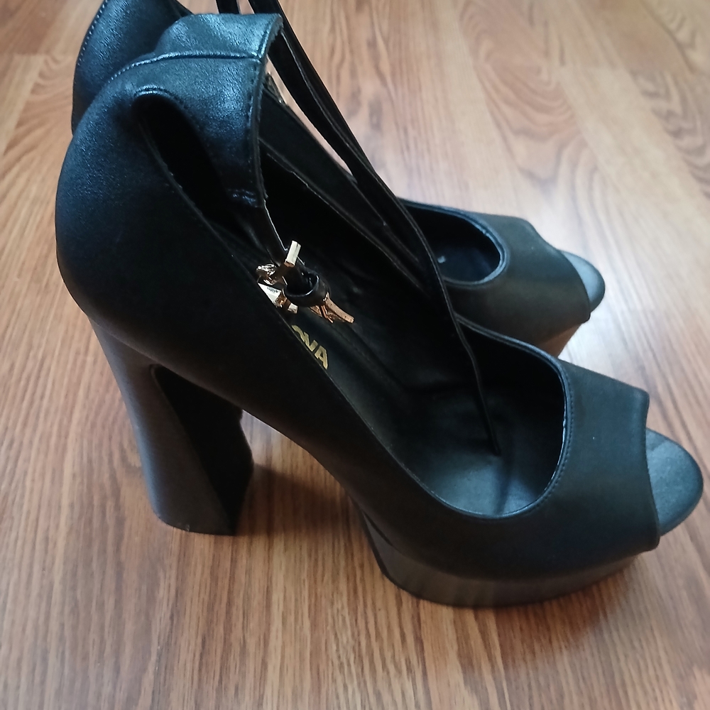 Elegant Black Peep-Toe Heels‎